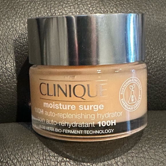 NWT Clinique moisture surge - Picture 4 of 9